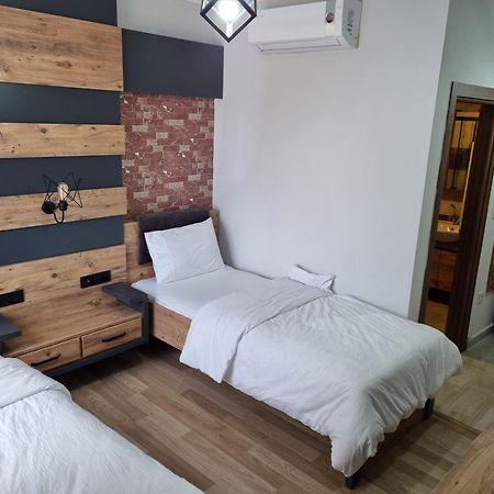 Imroz Adali'S Hotel Esterno foto