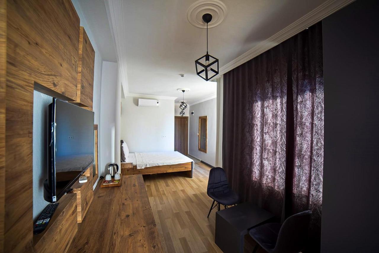 Imroz Adali'S Hotel Esterno foto